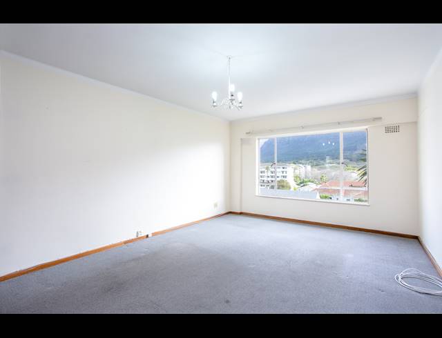 1 BEDROOM APARTMENT FOR SALE IN RONDEBOSCH VILLAGE